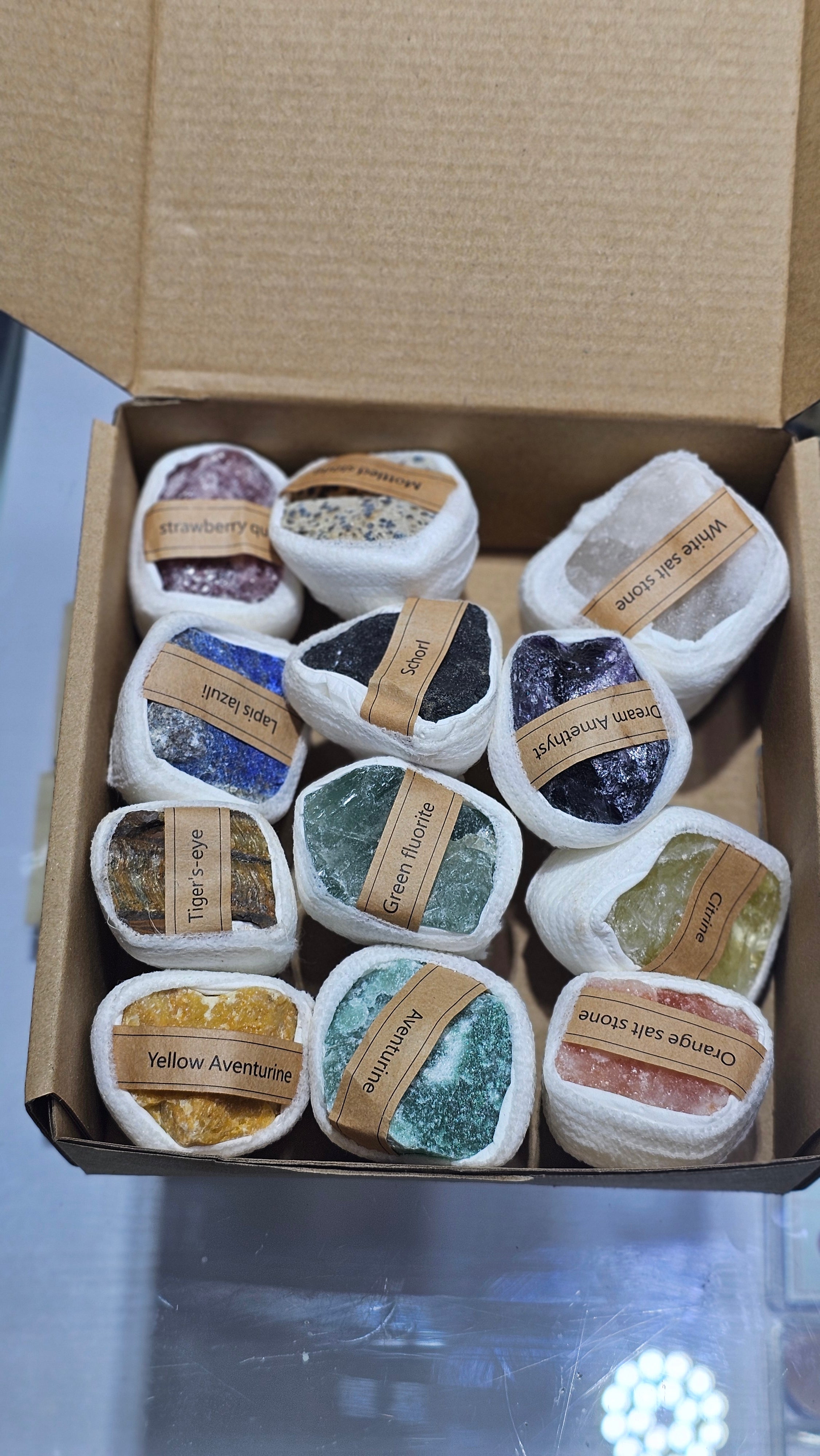 Crystal Gift Box – Raw Gemstone Collection with 11 Natural Healing Stones | Meditation, Chakra and Decoration