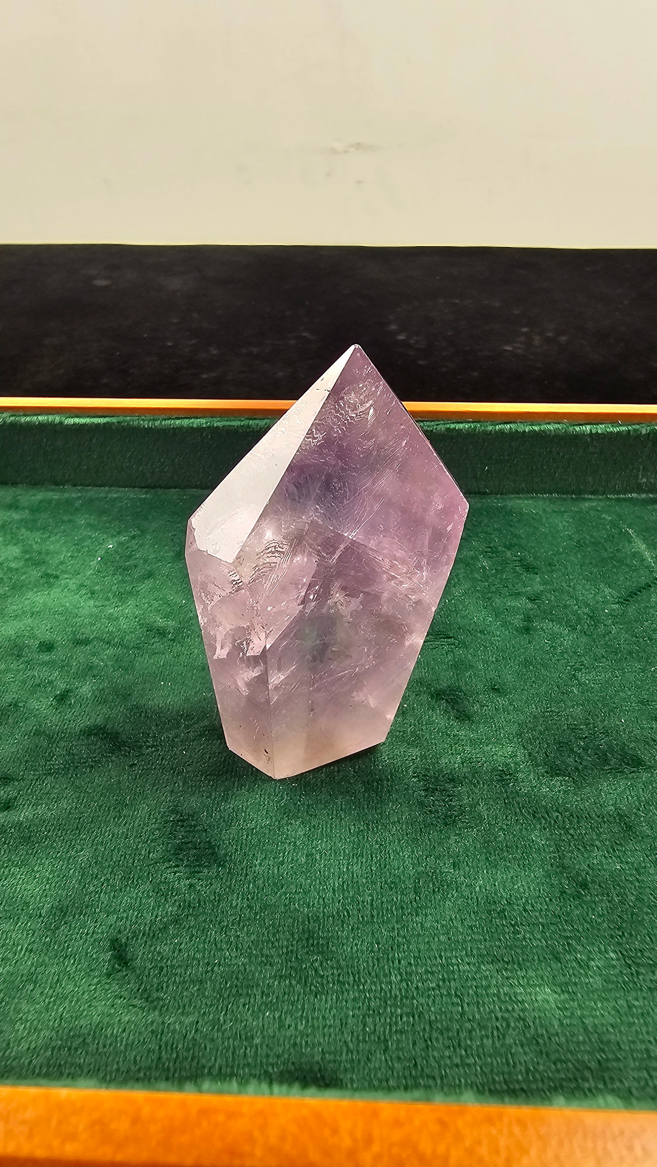 Mysterious Amethyst Pyramid | Healing Crystal for Peace, Clarity and Meditation (Feburary Birthstone, Aquarius, Fengsui and more!)