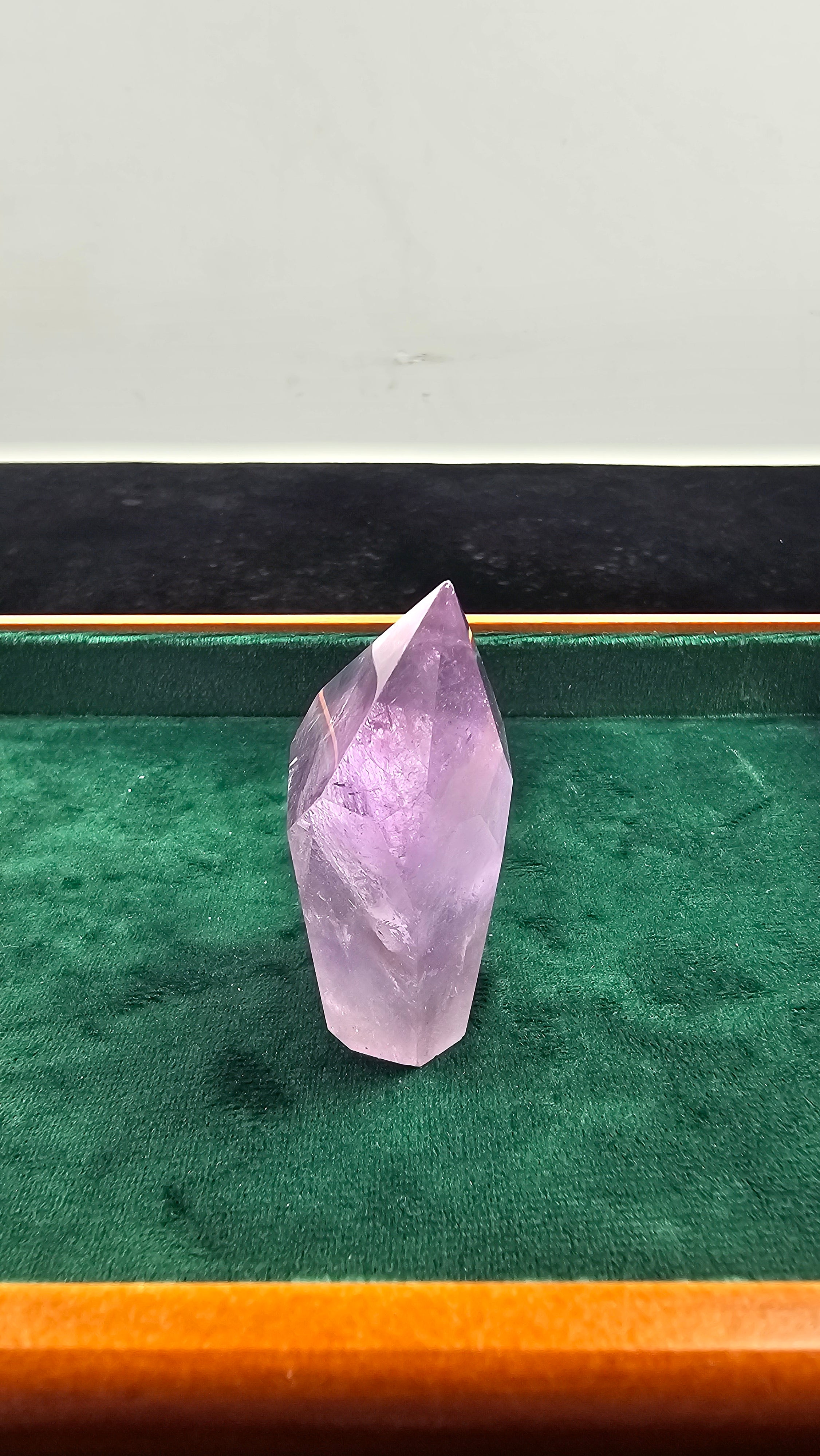 Mysterious Amethyst Pyramid | Healing Crystal for Peace, Clarity and Meditation (Feburary Birthstone, Aquarius, Fengsui and more!)