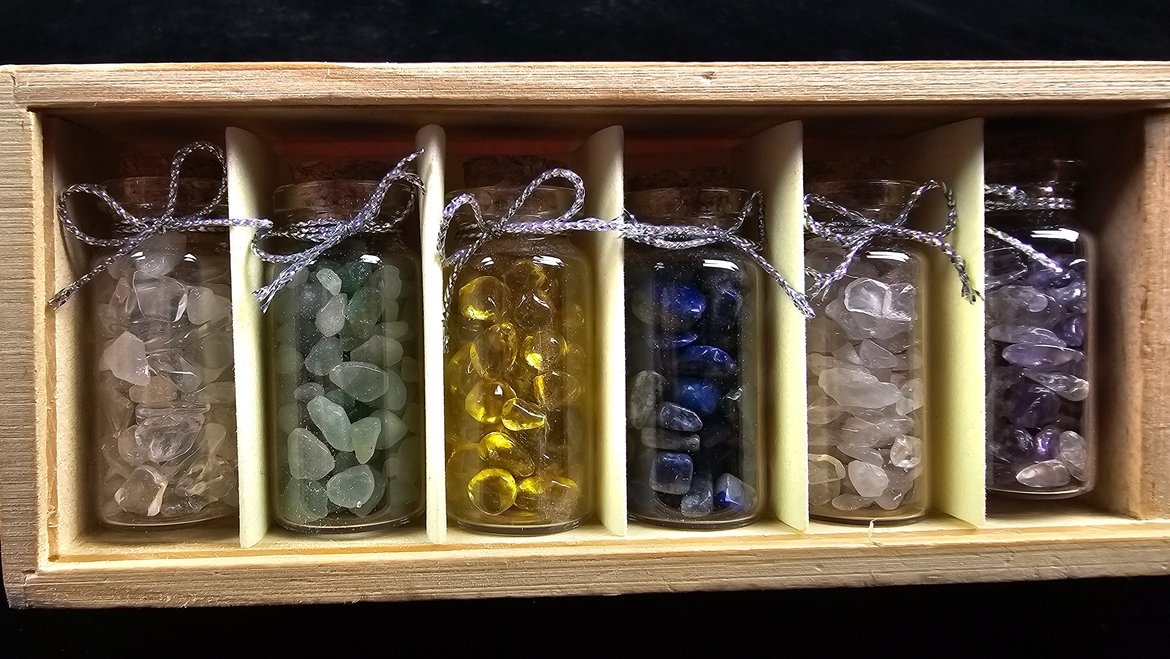 Tiny Crystal Tumble 7-Bottle Set – Assorted Gemstone Mini Bottles for Meditation, Chakra Healing and Decoration