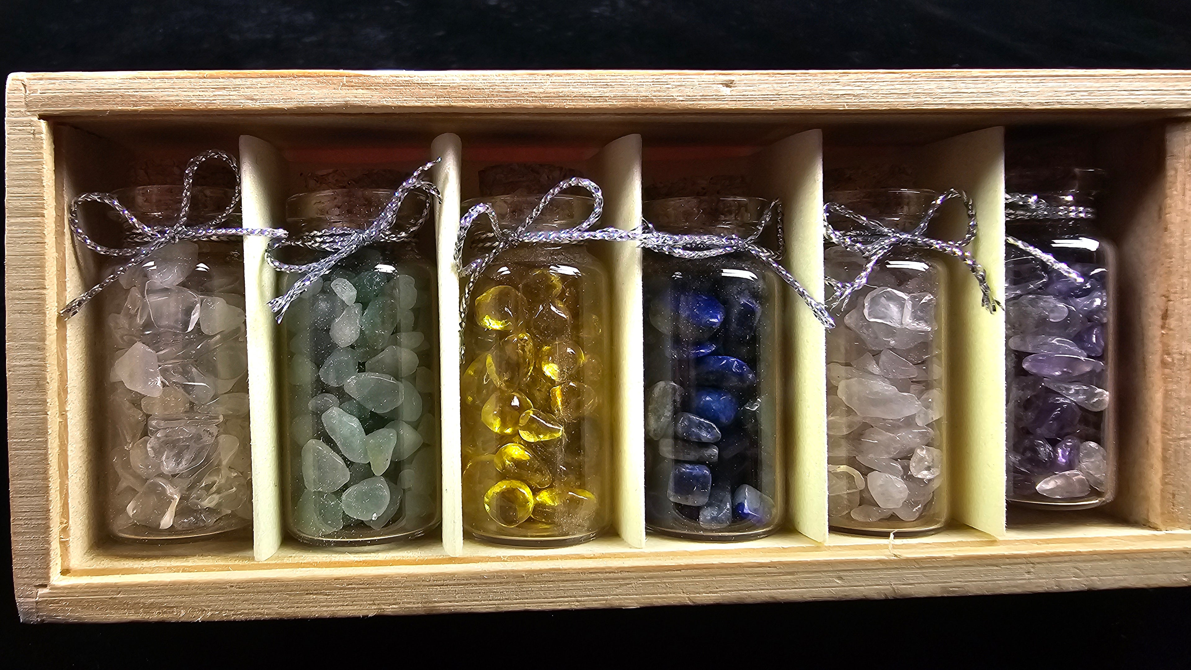 Tiny Crystal Tumble 7-Bottle Set – Assorted Gemstone Mini Bottles for Meditation, Chakra Healing and Decoration