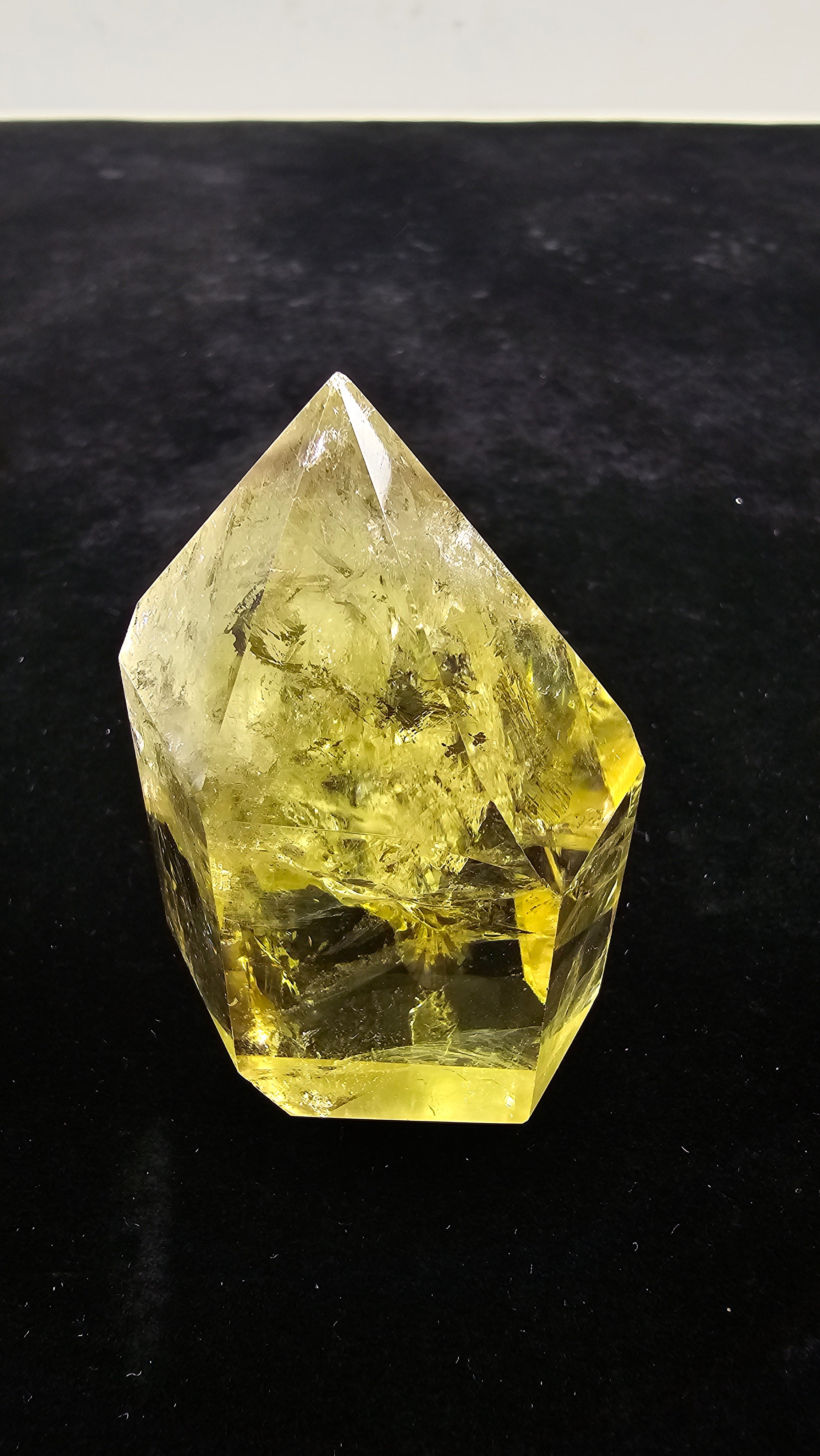 Citrine Crystal Pyramid – Natural Gem for Wealth, Energy and Positive Vibrations | November birthstone, Sagittarius and Gemini, and iFeng Shui