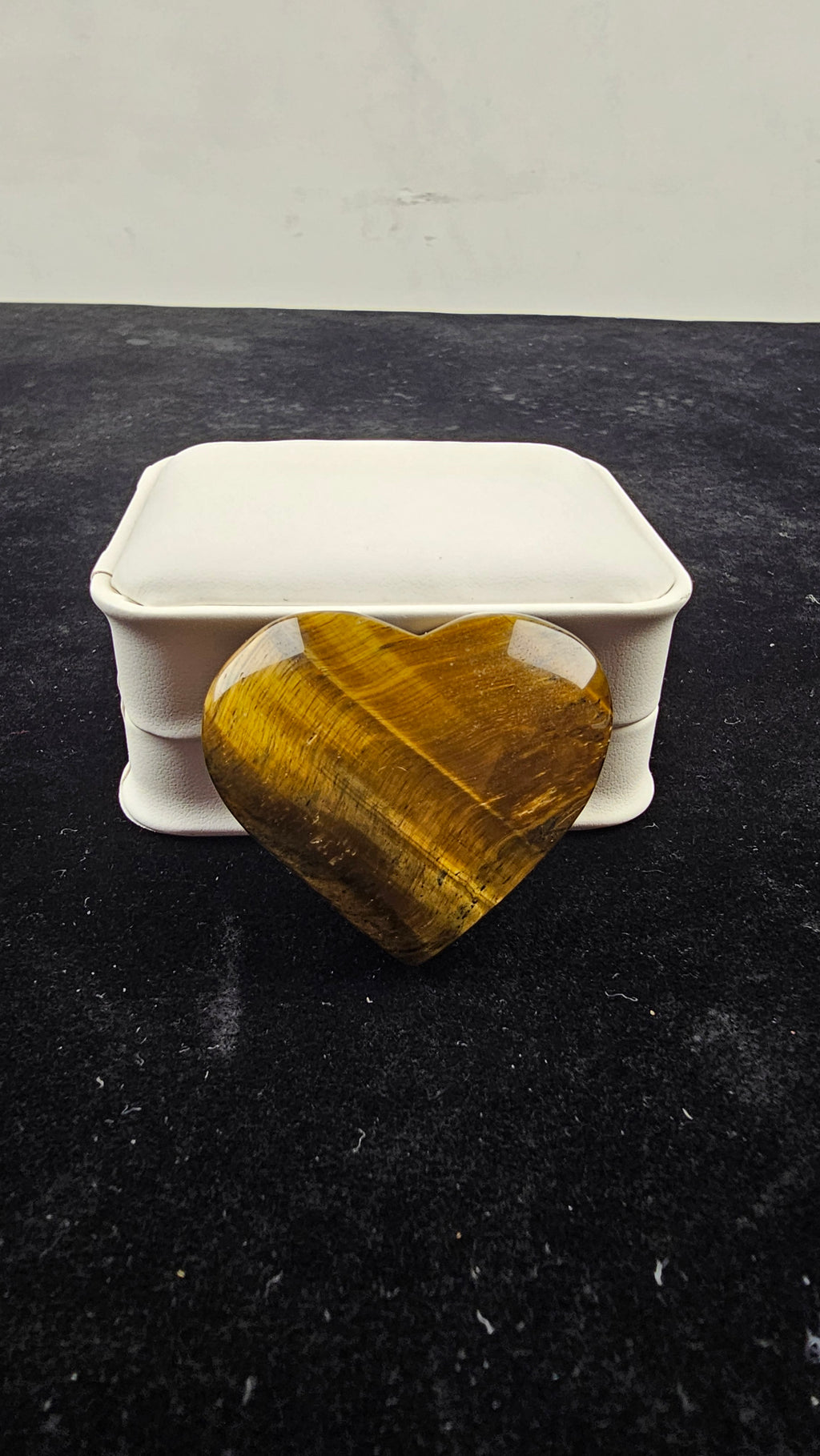 Tiger’s Eye Heart Crystal | Chakra Healing Stone of Courage, Love an Protection