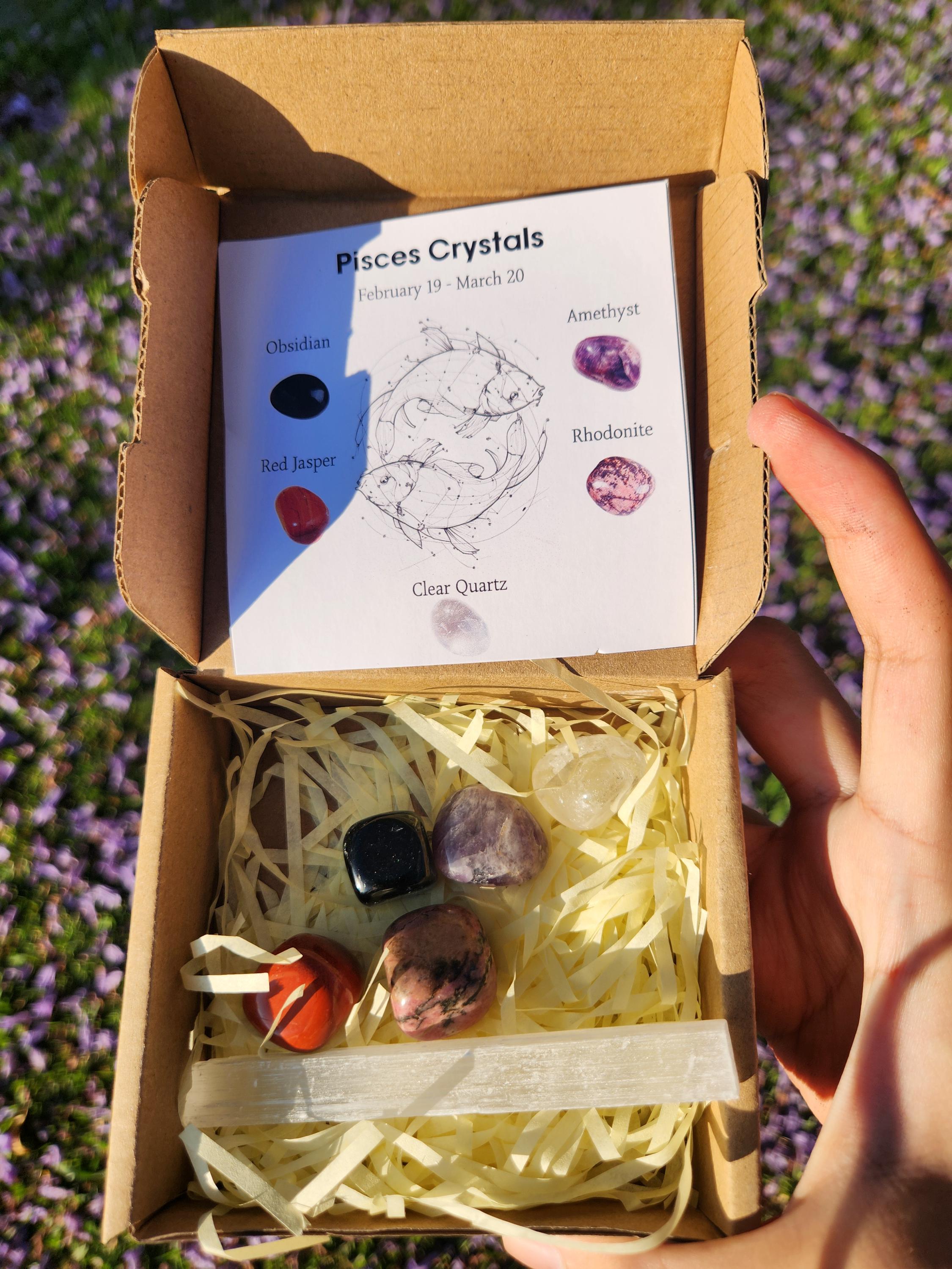Pisces Crystal Set — Intuitive Healing Stones with Selenite Charging Bar, Zodiac Crystal Gift Box (February 19 – March 20)