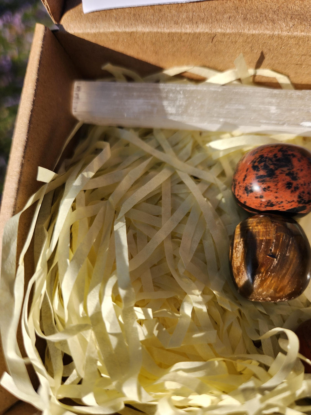 Leo Crystal Set — Confidence & Strength Healing Stones with Selenite Charging Bar, Zodiac Crystal Gift Box (July 23 – August 22)