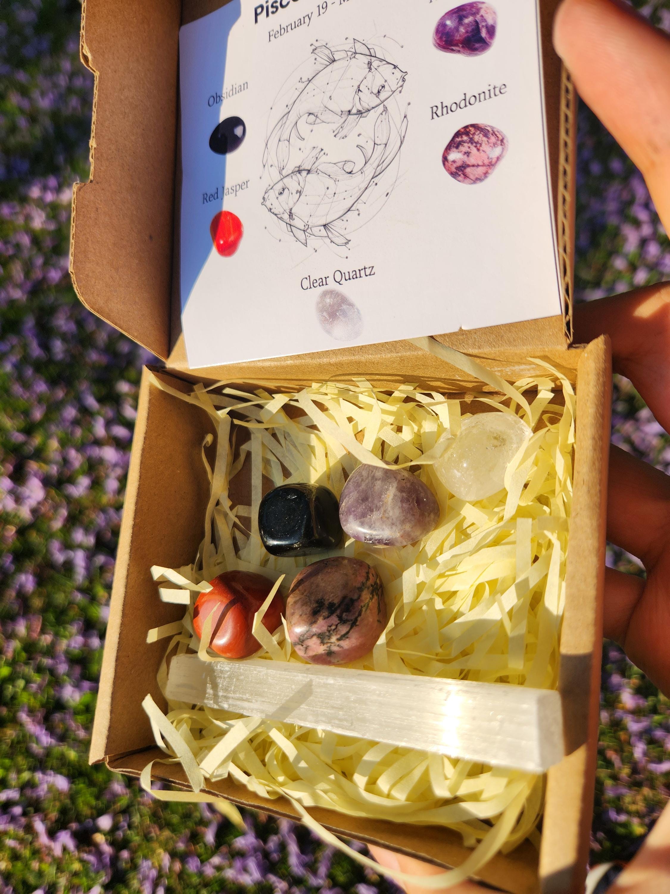 Pisces Crystal Set — Intuitive Healing Stones with Selenite Charging Bar, Zodiac Crystal Gift Box (February 19 – March 20)