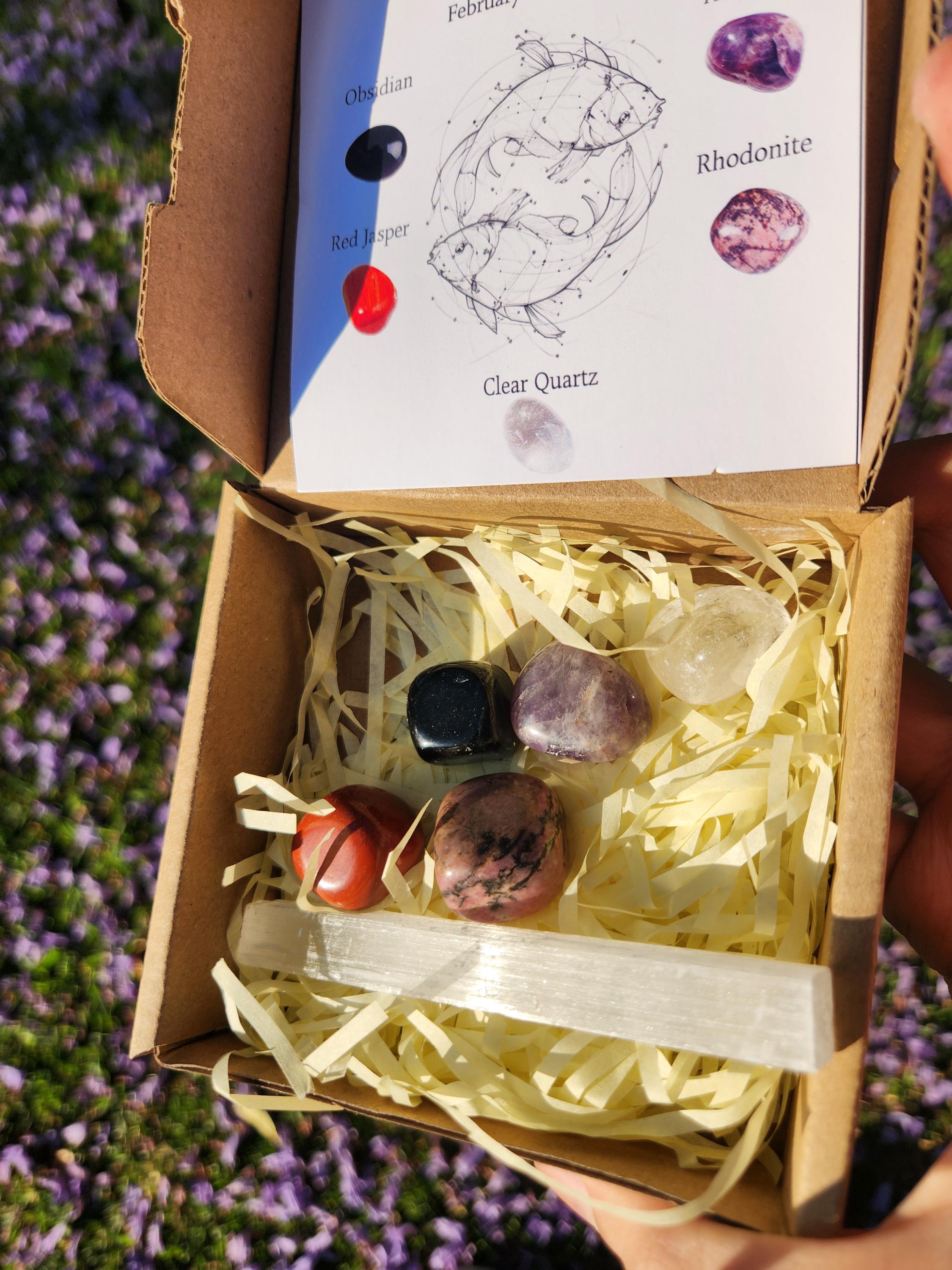 Pisces Crystal Set — Intuitive Healing Stones with Selenite Charging Bar, Zodiac Crystal Gift Box (February 19 – March 20)