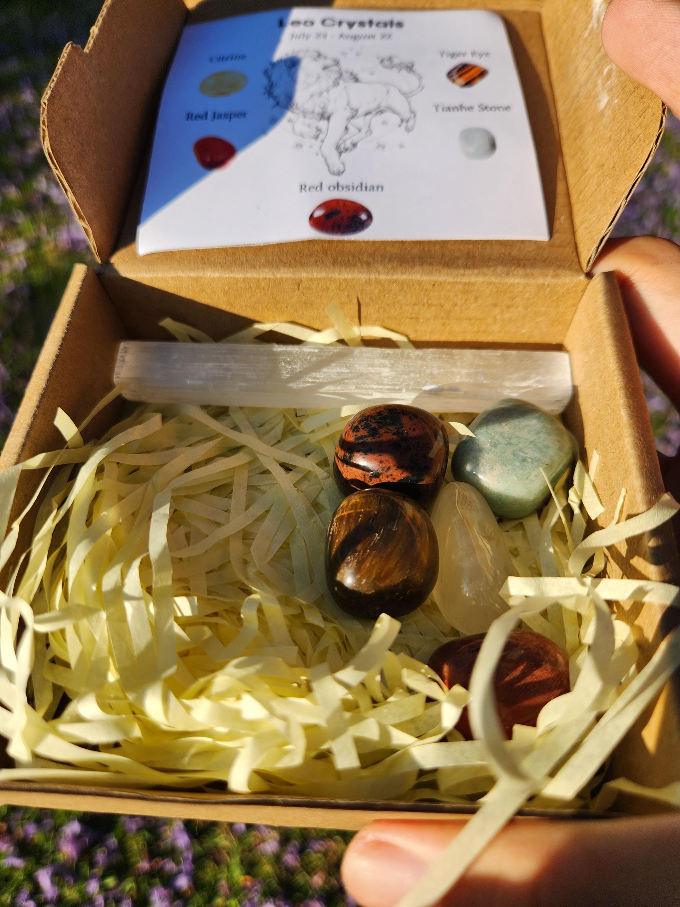 Leo Crystal Set — Confidence & Strength Healing Stones with Selenite Charging Bar, Zodiac Crystal Gift Box (July 23 – August 22)