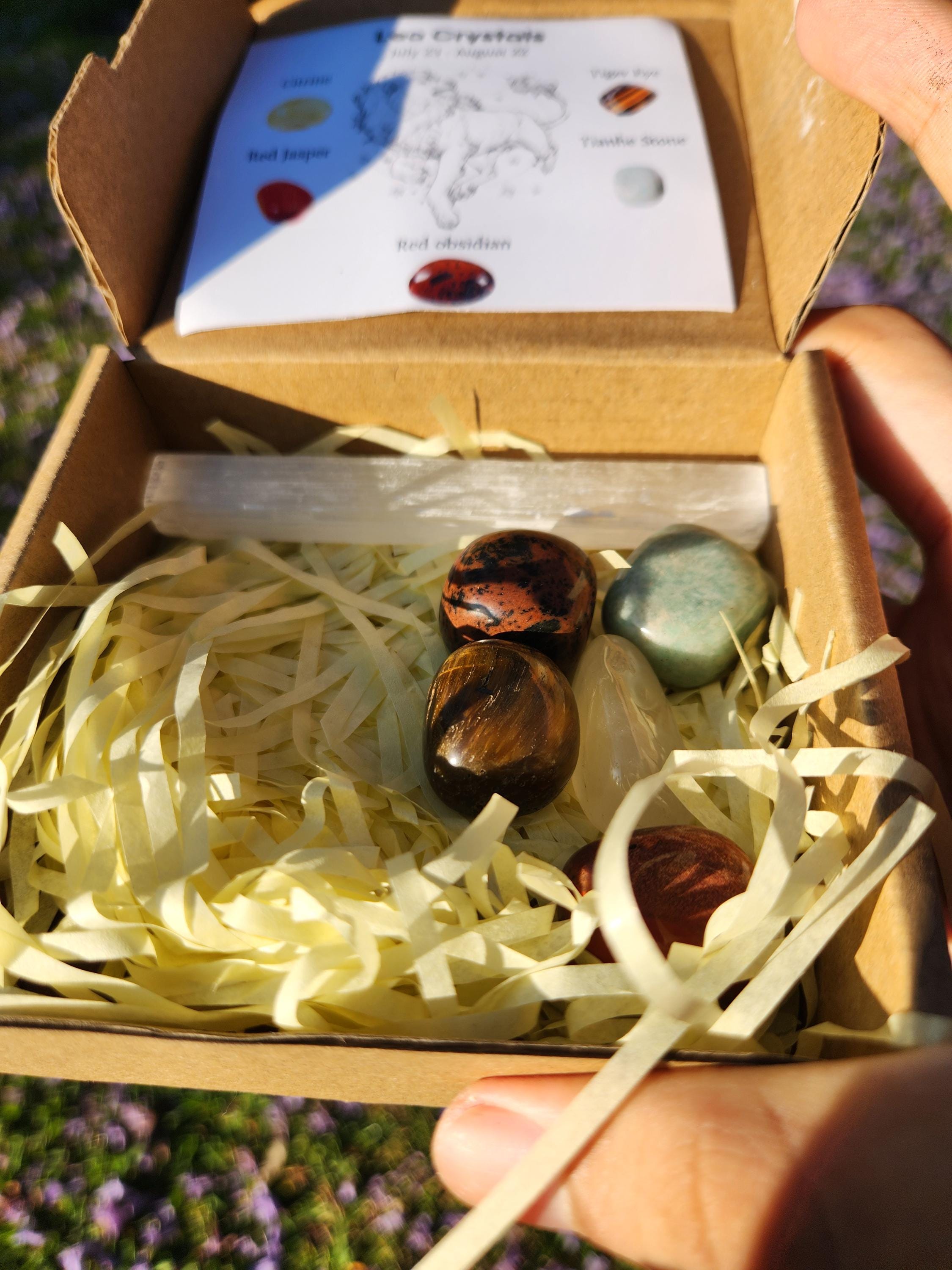 Leo Crystal Set — Confidence & Strength Healing Stones with Selenite Charging Bar, Zodiac Crystal Gift Box (July 23 – August 22)