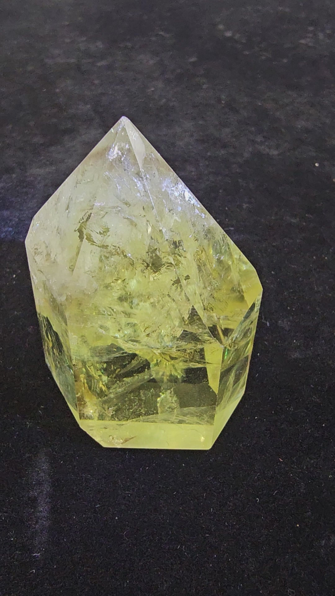 Citrine Crystal Pyramid – Natural Gem for Wealth, Energy and Positive Vibrations | November birthstone, Sagittarius and Gemini, and iFeng Shui