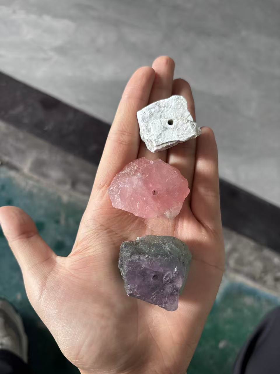 Crystal Incense Holder Collection – Raw Gemstone Energy for Relaxation, Ritual and Décor