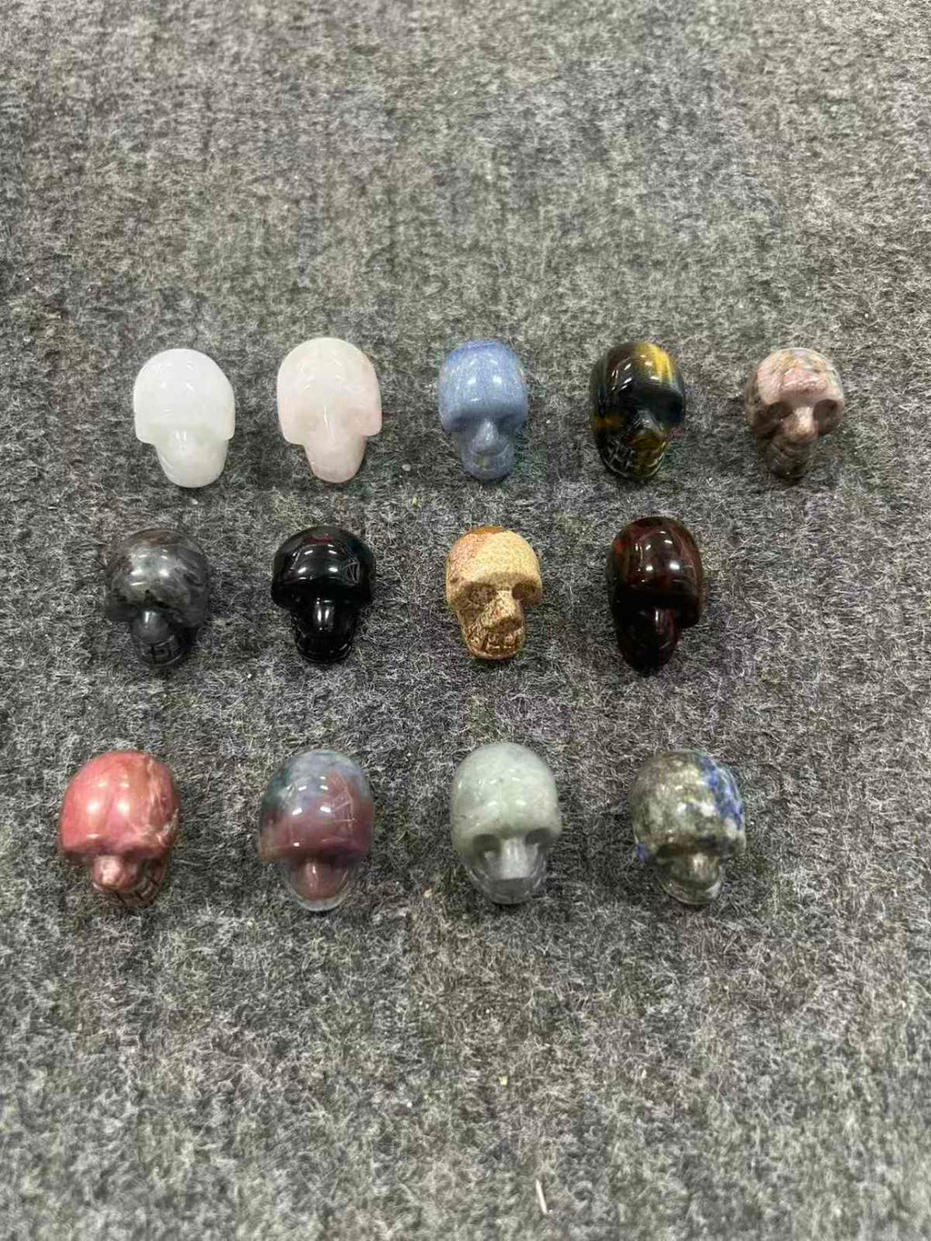 Crystal Skull Collection – Hand-Carved Gemstone Skulls for Energy, Healing and Décor